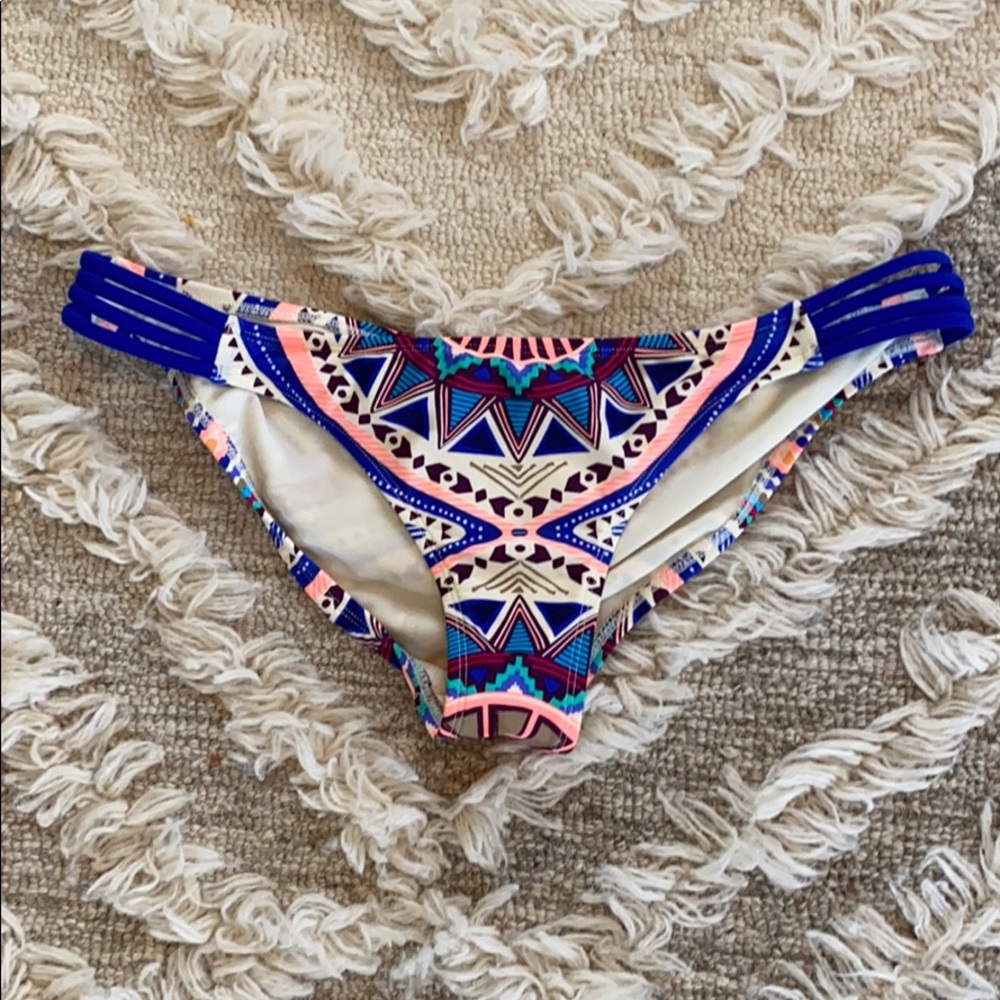 Body Glove size large bathing suit bottom